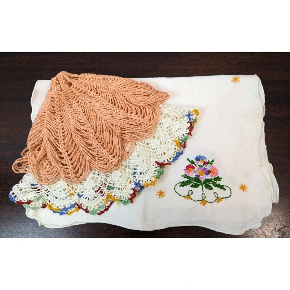 Vintage Embroidered Floral Table Runner 36x14 & Crochet Doilies Lot 3pc Ivory